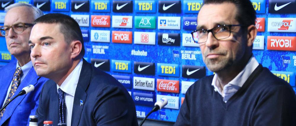 Lars Windhorst (Mitte) wird Geschäftsführer Michael Preetz (rechts), der für den Sport verantwortlich zeichnet, beim Wort nehmen.