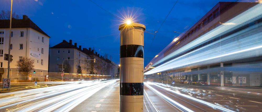Geblitzt. Viele Raser lassen sich auch von stationären Messgeräten nicht stoppen.
