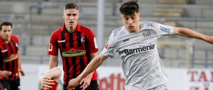 Grätschibätsch: Kai Havertz (rechts) lässt Dominique Heintz stehen.