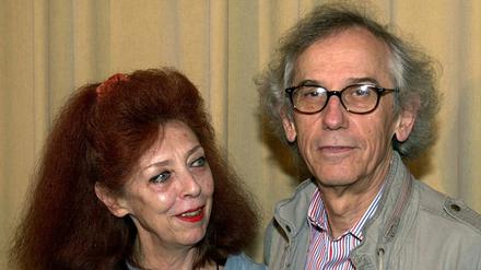 Die Verzauberer. Christo und seine Frau Jeanne-Claude haben Berlin mit der Verhüllung des Reichstags verwandelt.