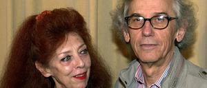 Die Verzauberer. Christo und seine Frau Jeanne-Claude haben Berlin mit der Verhüllung des Reichstags verwandelt.
