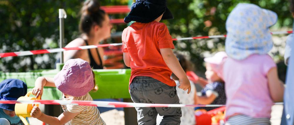 Zunächst dürfen nur die Vierjährigen in die Kitas. 