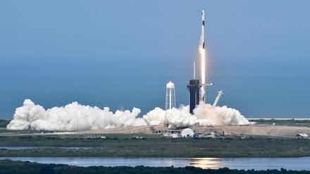 Der zweite Versuch ist geglückt: Die Astronauten sind Richtung ISS abgehoben.