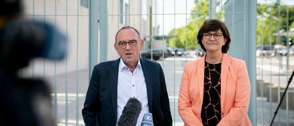 Vor dem Durchbruch: Die SPD-Parteichefs Saskia Esken und Norbert Walter-Borjans vor den Verhandlungen zum Konjunkturpaket im Kanzleramt.