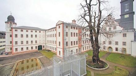 Hans-Jochen von Arnim starb 1950 im damaligen Zuchthaus Waldheim, das noch heute nahe Chemnitz betrieben wird. 