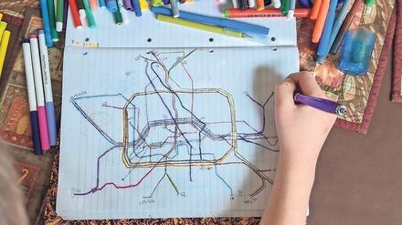 Meisterlich. Eddie (11) zeichnet Berlins U- und S-Bahnnetz aus dem Kopf.