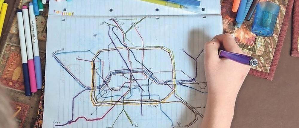 Meisterlich. Eddie (11) zeichnet Berlins U- und S-Bahnnetz aus dem Kopf.