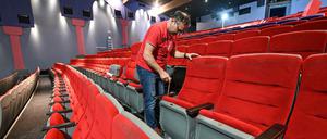 Wie den Abstand halten im Kino? Blick ins Ravensburger Kino Burgtheater vor der Wiedereröffnung vergangene Woche. 