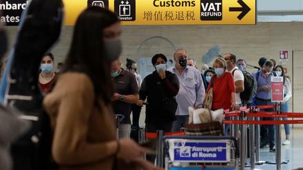 Flughafen Fiumicino in Rom: Italiener und andere EU-Bürger, die während des Corona-Beschränkungen in Italien festsaßen, können nun ohne Einschränkungen und mit obligatorischer 14-tägiger Quarantäne in europäische Länder fliegen. 