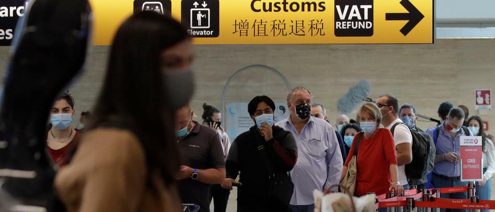 Flughafen Fiumicino in Rom: Italiener und andere EU-Bürger, die während des Corona-Beschränkungen in Italien festsaßen, können nun ohne Einschränkungen und mit obligatorischer 14-tägiger Quarantäne in europäische Länder fliegen. 