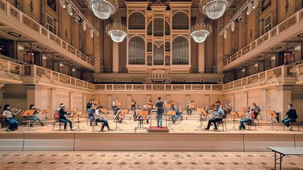 Wiederbeginn im leeren Saal. Die Musiker bei der Probe in Berlin am Gendarmenmarkt.