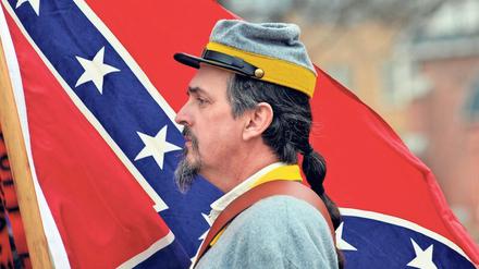 Umstrittenes Symbol. Die Confederate Flag bei einer Veteranenparade in Oklahoma 2017.