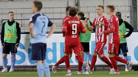 Eingekreist: Freiburg konnte sich über Nils Petersens Führungstreffer freuen.