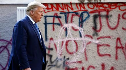US-Präsident Donald Trump auf dem Weg durch den Lafayette Park