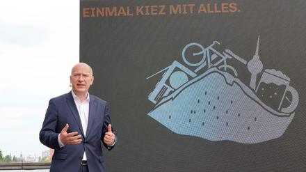 Kai Wegner, Landesvorsitzender der Berliner CDU setzt bei Mobilität auch aufs Fahrrad, aber doch nicht so ganz.
