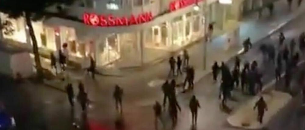 Auf dem linksextremen Internetportal Indymedia wurde ein Bekennerschreiben zu der Randale veröffentlicht.