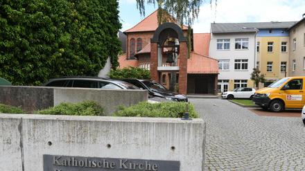Blick auf die Pfarrkirche Heilige Dreifaltigkeit der Pfarrei St. Bernhard Stralsund-Rügen-Demmin