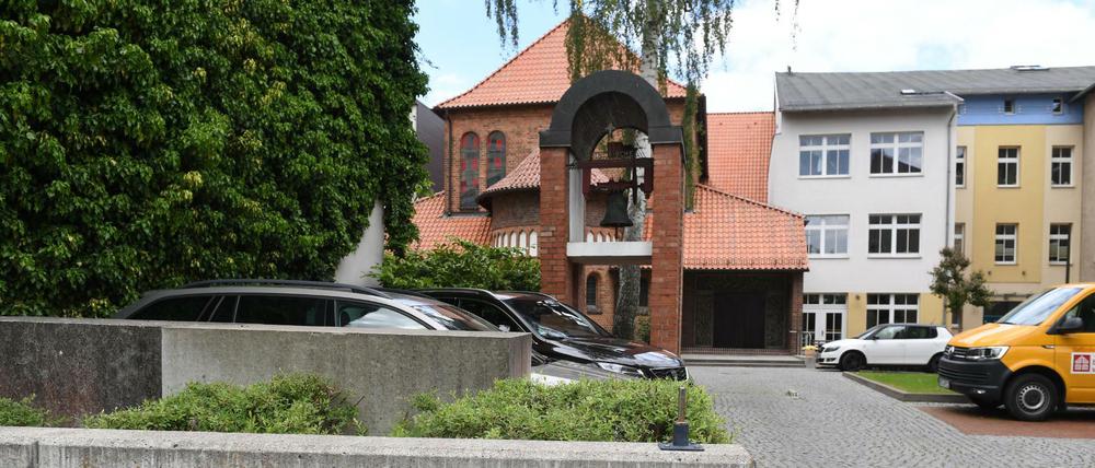 Blick auf die Pfarrkirche Heilige Dreifaltigkeit der Pfarrei St. Bernhard Stralsund-Rügen-Demmin