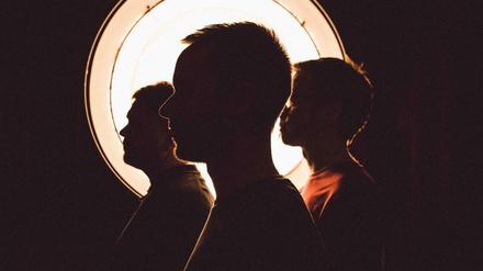 Sie machen Jazz der etwas anderen Art. Das Trio GoGo Penguin.