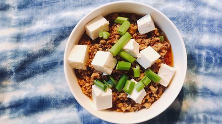 Funktioniert auch als vegetarische Variante: scharfes Mapo Tofu mit Hackfleisch