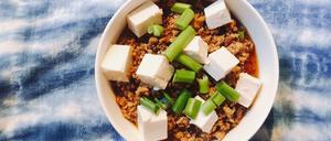 Funktioniert auch als vegetarische Variante: scharfes Mapo Tofu mit Hackfleisch
