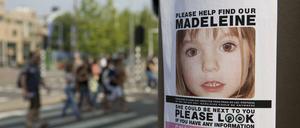 Please help find our Madeleine - Plakat an einer Litfaßsäule in Amsterdam.