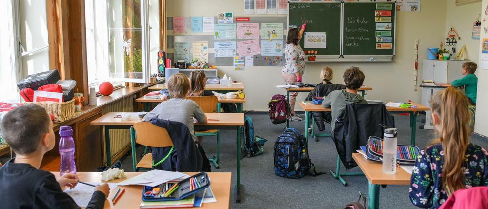 Die Abstandsregel von 1,5 Metern fällt künftig für die Schulen weg.