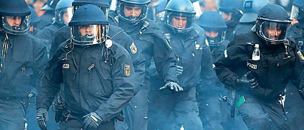 Verstärkung willkommen: Die Berliner Polizei greift bei Veranstaltungen und Demonstrationen oft auf Hilfe zurück, hier am 1. Mai 2016.