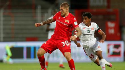 Robert Andrich (rechts) kehrt nach abgesessener Sperre am Sonntag gegen Schalke wieder zurück. 
