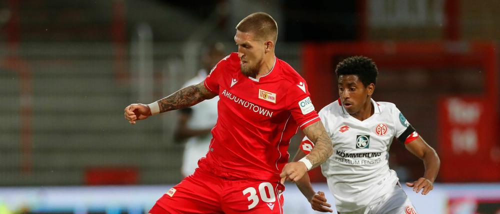 Robert Andrich (rechts) kehrt nach abgesessener Sperre am Sonntag gegen Schalke wieder zurück. 