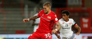 Robert Andrich (rechts) kehrt nach abgesessener Sperre am Sonntag gegen Schalke wieder zurück. 