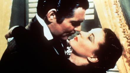 Wohl die berühmteste Szene des Films: Tief in die Augen sehen sich Scarlett O'Hara (Vivien Leigh) und Rhett Butler (Clark Gable) in dem Film "Vom Winde verweht".