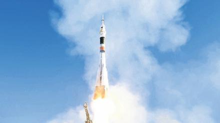 Eine russische Sojus-Kapsel startet vom Weltraumflughafen Baikonur zur ISS.