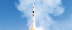 Eine russische Sojus-Kapsel startet vom Weltraumflughafen Baikonur zur ISS.