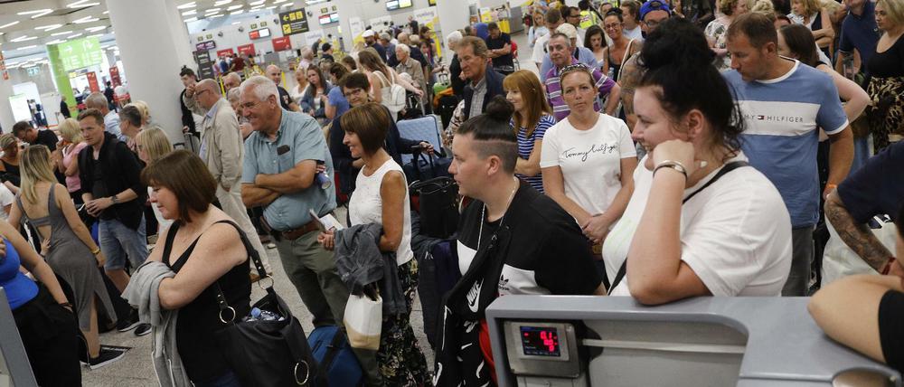 Chaos: Nach der Pleite von Thomas Cook im vergangenen September waren Zehntausende Urlauber gestrandet, Hunderttausende bangten um ihr Geld. 