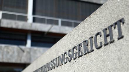 In Karlsruhe hat sich für Medien eine Zweiklassengesellschaft entwickelt.