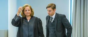 Philip Manshaus (R) mit seiner Verteidigerin bei der Ankunft zur Urteilsverkündung.
