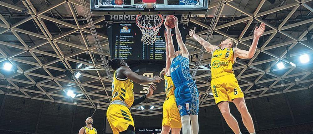 Hoch hinaus: Die Hygiene- und Sicherheitsvorkehrungen des Finalturniers sind so streng wie bei sonst kaum einem anderen Sportevent.