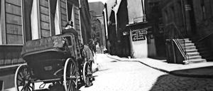 Milljöh. Heinrich Zilles Fotografie von 1901 zeigt den Bullenwinkel in der Waisenstraße.