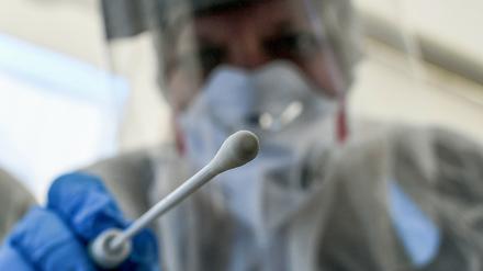 Viele Landkreise korrigieren ihre Coronavirus-Fallzahlen nachträglich nach unten – aus verschiedenen Gründen. -