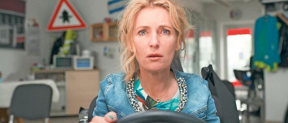 Falsch verbunden. Beate (Maria Furtwängler) wird zur Telefonseelsorgerin. 