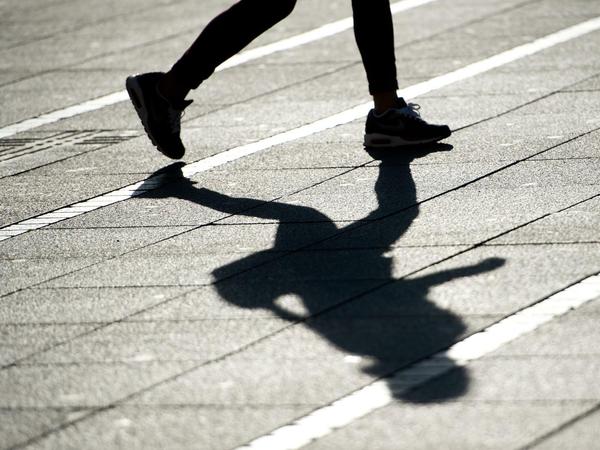 Aus dem Schatten: Laufen hat positive psychische Effekte.