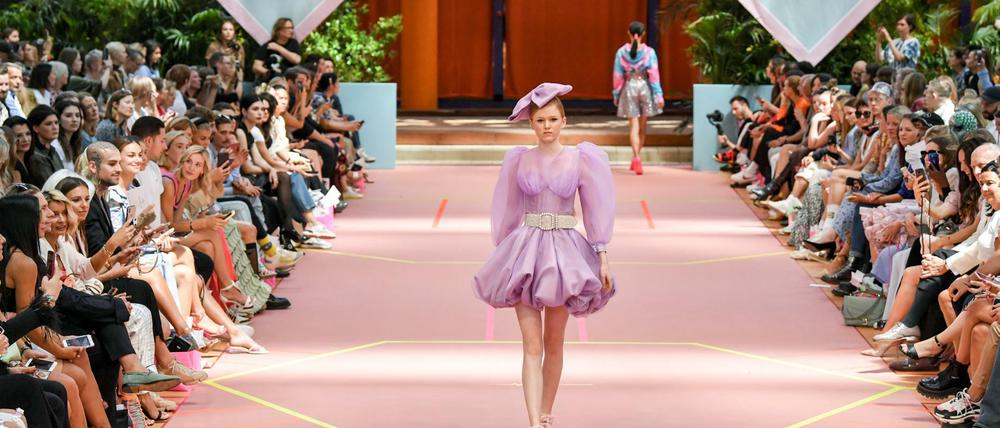 Ausgelaufen hat es sich in Berlin. Auch für die Designerin Martina Hoermanseder, hier eine Show im SEZ.