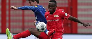 Unions Anthony Ujah (rechts) überzeugte nicht nur mit großem Einsatz.