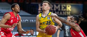 Mitten durch: Martin Hermannsson und Alba Berlin nehmen Kurs aufs Viertelfinale des BBL-Finalturniers.