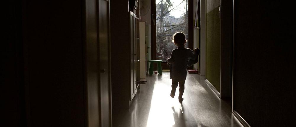 Es gibt Streit um die Strafbarkeit von Kindesmissbrauch. Dabei sind die Strafmaße für Kinderpornographie in Deutschland sehr hoch.