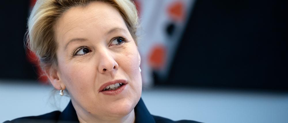 Franziska Giffey, Vorsitzende der Berliner SPD und designierte Regierende Bürgermeisterin von Berlin, äußert sich bei einem Interview mit der Deutschen Presse-Agentur dpa im Kurt-Schumacher-Haus, der Parteizentrale der Berliner SPD.