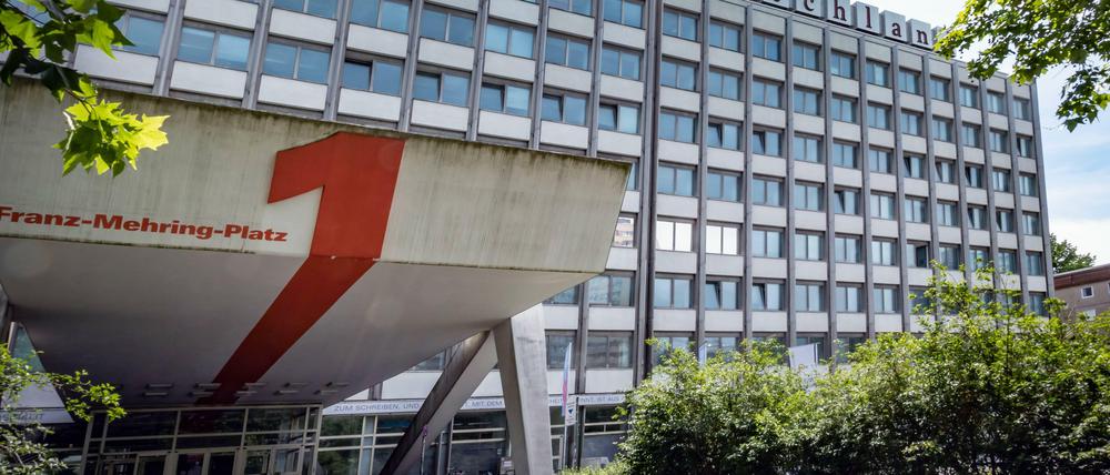 Das Gebäude des "Neuen Deutschland" am Franz-Mehring-Platz in Friedrichshain.