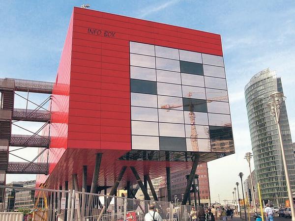 Von 1995 bis 2001 konnten sich Besucher in der Info-Box über Bauarbeiten am Potsdamer Platz informieren.