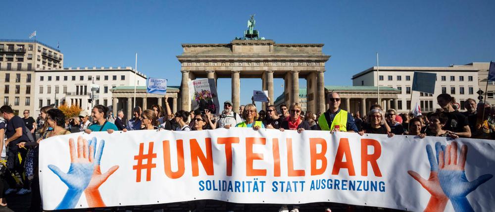 Am Sonntag soll bei der „Unteilbar“-Demo eine Menschenkette vom Hermannplatz zum Brandenburger Tor gebildet werden.